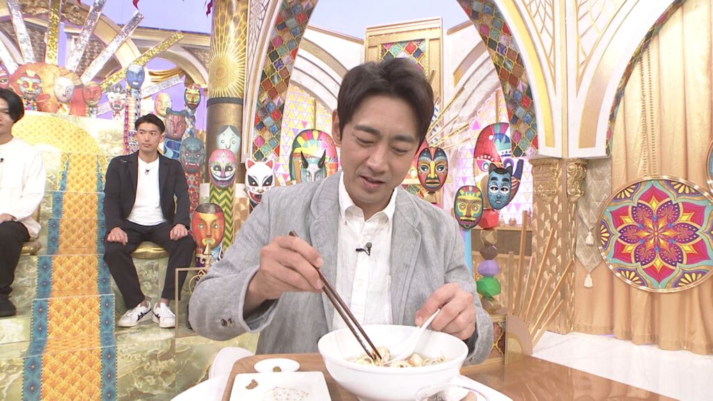 あら炊き塩らぁめんを食べる小泉孝太郎さん